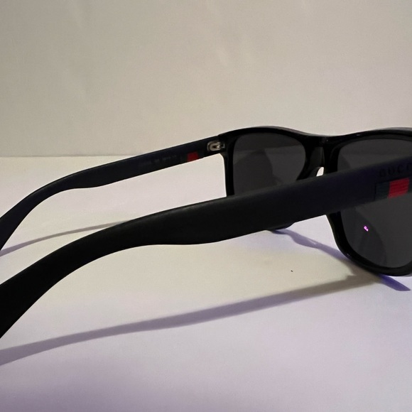 GUCCI GG0010S 001
BLACK MEN'S SUNGLASSES - Picture 16 of 16